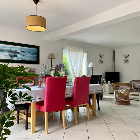 Maison Traditionnelle Avec Jardin Et Activites, Au Calme Pres De La - Fr-1-306-1220 *