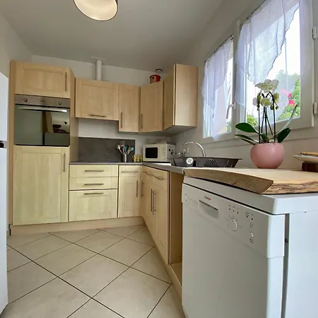 Maison Traditionnelle Avec Jardin Et Activites, Au Calme Pres De La - Fr-1-306-1220