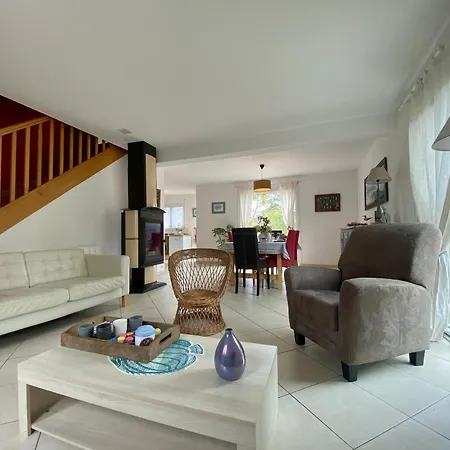 Vakantiehuis Maison Traditionnelle Avec Jardin Et Activites, Au Calme Pres De La - Fr-1-306-1220