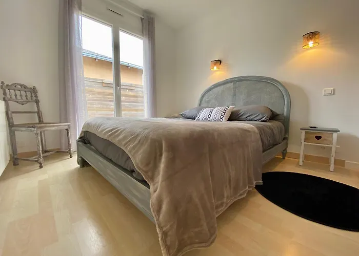 Maison Traditionnelle Avec Jardin Et Activites, Au Calme Pres De La - Fr-1-306-1220 *